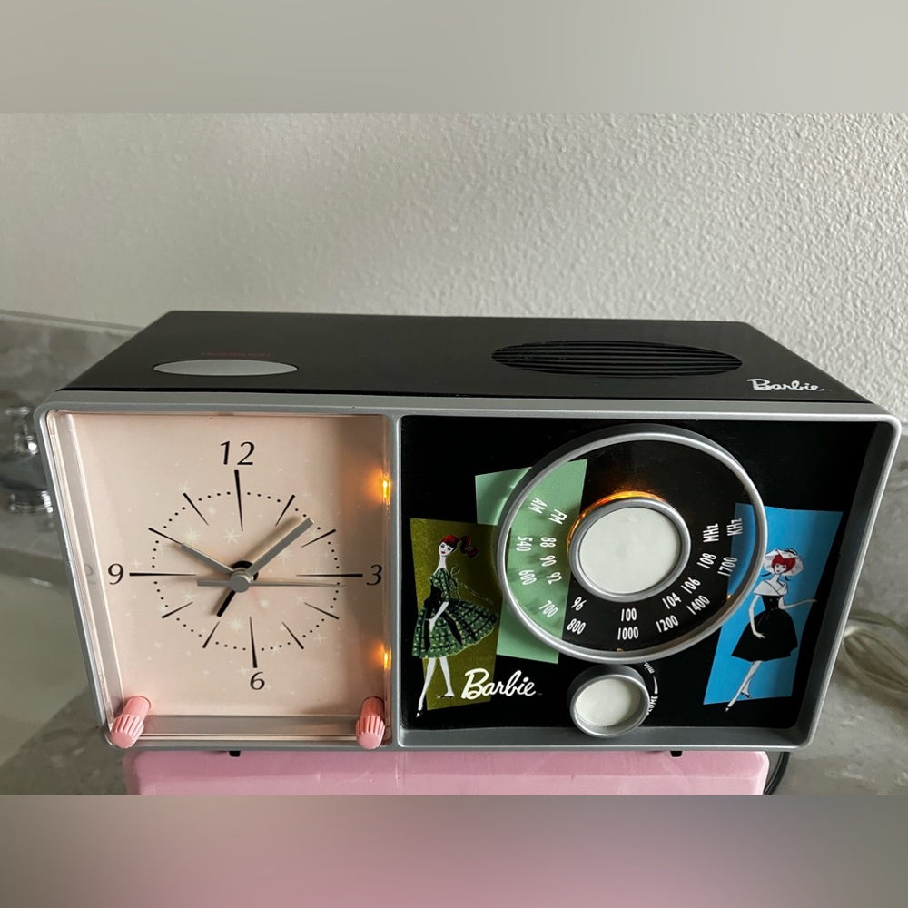 Barbie 2002 Clock Radio AM/FM